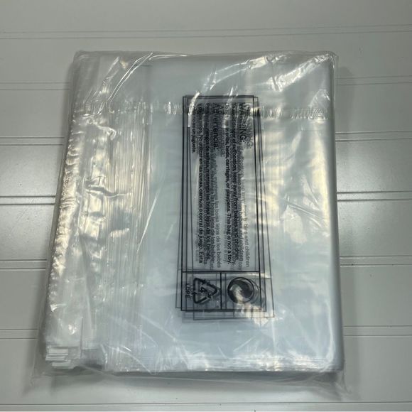 100 CLEAR POLY BAGS - 9x12 - Strong Self Seal Strip with Suffocation Warning - Picture 2 of 2